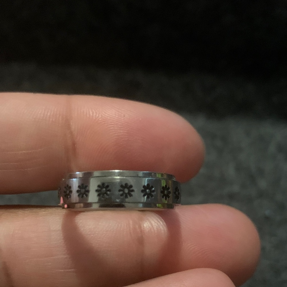 Stainless Steel Floral Spinning Ring
